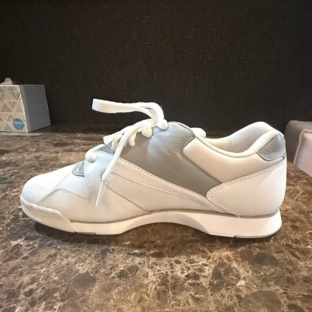 Reebok. Vintage Pro Cheer II Sneaker. White. Size 7.5.